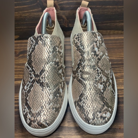 Hey Dude Peyton Womens Size 9 Shoes Snake Brown Athletic Sneaker Lightly Worn - Picture 3 of 10